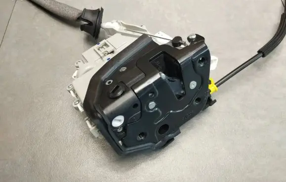 Audi A5 Sportback 8TA Rear door lock 8K0839015H