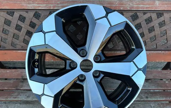 Dacia Duster III R18 alloy rim 
