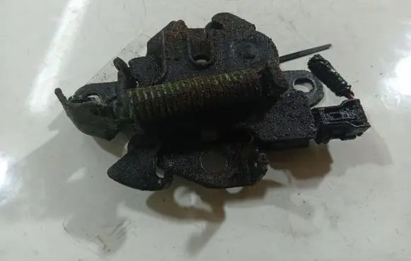Toyota Avensis T270 Engine bonnet/hood lock/catch 