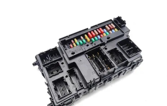 Ford Mondeo MK V Fuse module HU5T15604DFB A2C758706010000