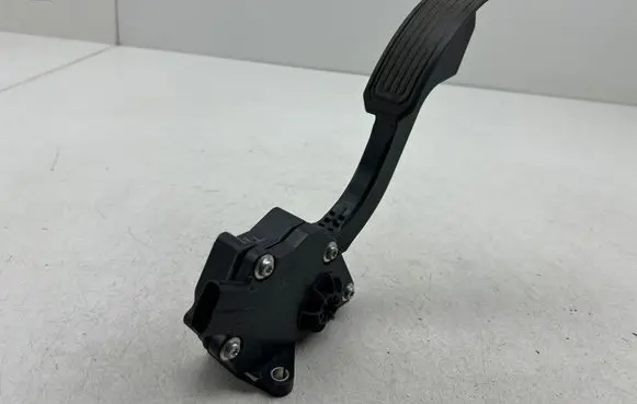 Toyota RAV 4 (XA30) Accelerator throttle pedal 7811042010 03H20C00430 1988007270