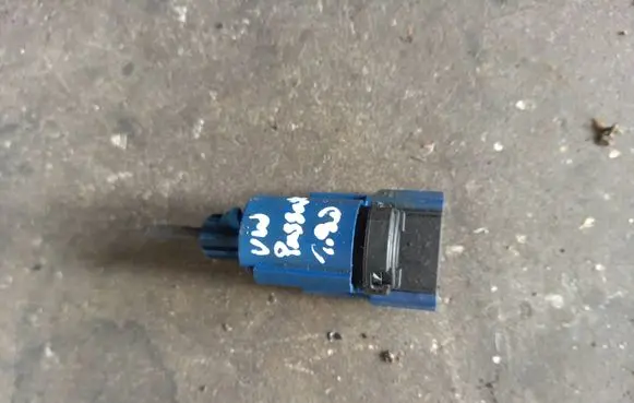 Volkswagen PASSAT B5.5 Brake pedal sensor switch 1J0927189 19322002
