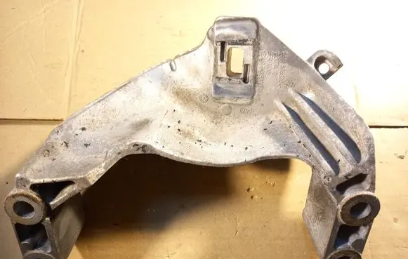 Mini One - Cooper R50 - 53 Engine mounting bracket