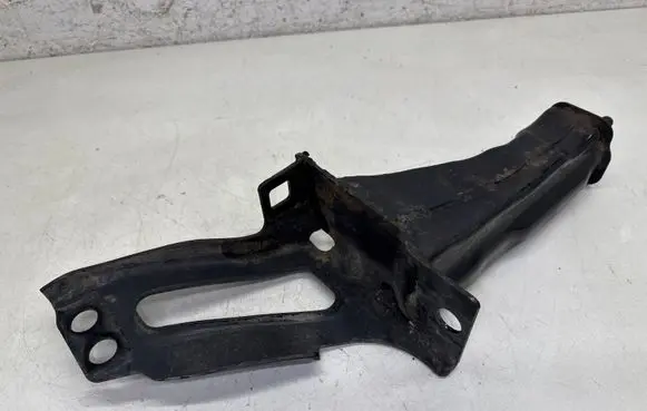 Volvo XC70 Radiator mount bracket 170907