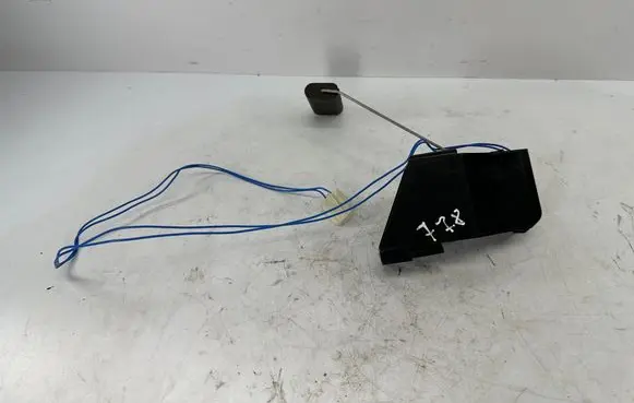 BMW X3 F25 Fuel level sensor 7285450 16117285450 7285452