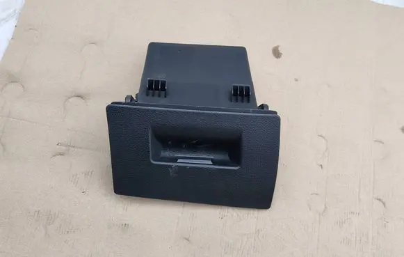 BMW 2 F45 Glove box