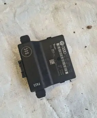 Volkswagen Golf V Gateway control module 1K0907530G 1K0907951