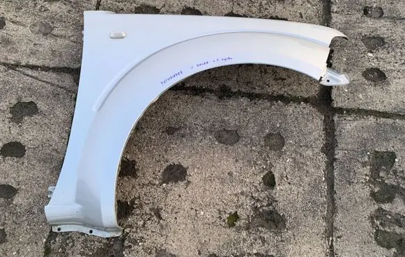 Nissan Pathfinder R51 Fender