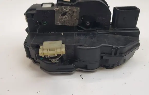 Opel Insignia A Front door lock 3023803F