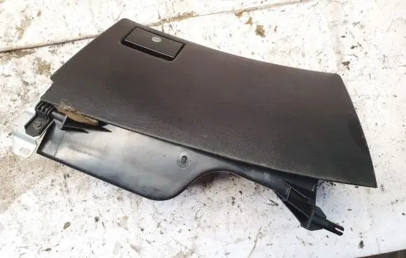 Glove box