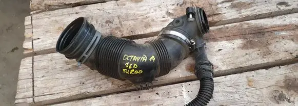 Skoda Octavia Mk3 (5E) Turbo air intake inlet pipe/hose 5Q0129635