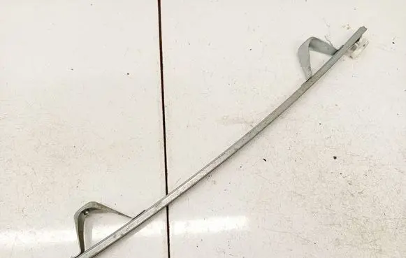 Opel Zafira B Front door glass trim molding 13132428
