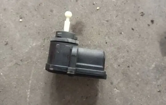 Volkswagen Golf IV Headlight level adjustment motor 1j0941295b