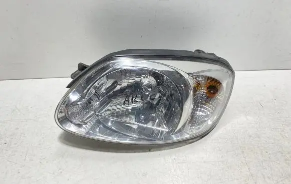 Hyundai Accent Headlight/headlamp 9210255
