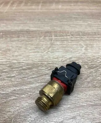BMW 5 E39 Coolant temperature sensor 1741900 WATERCOOLANT