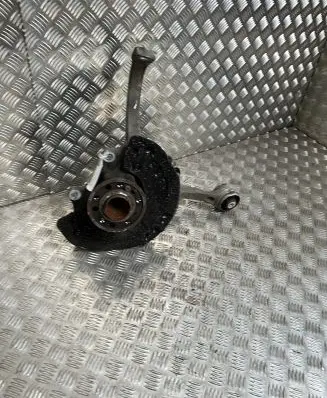 Mercedes-Benz E W213 Front wheel hub A0004213520