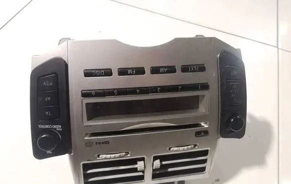 Toyota Yaris Radio/CD/DVD/GPS head unit 861200D200