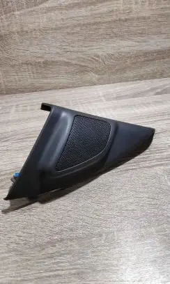 Front door high frequency speaker