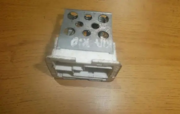 KIA Rio Heater blower motor/fan resistor 52475432
