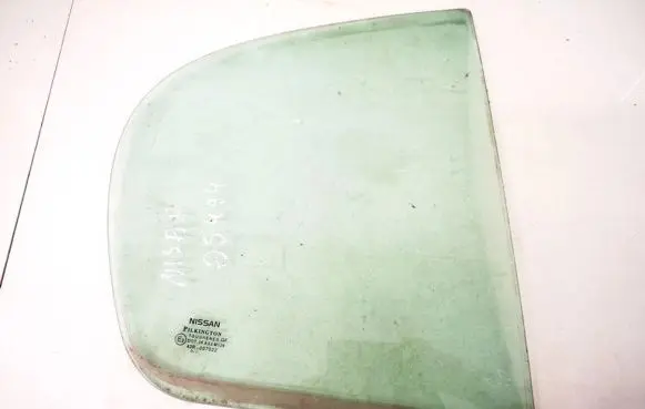 Rear vent window glass