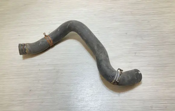 Nissan Juke I F15 Engine coolant pipe/hose