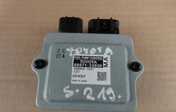 Toyota Camry VIII XV70 Fuel injection pump control unit/module 8957133030