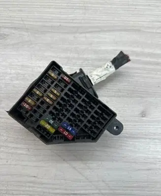 Volkswagen PASSAT B6 Fuse module FPA102EBXAF 3C0880204E