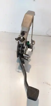 Toyota RAV 4 (XA30) Brake pedal
