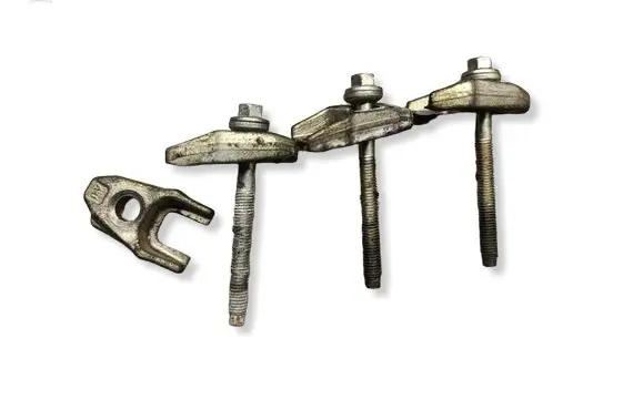 Nissan Qashqai Fuel Injector clamp holder 