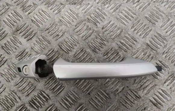 Mercedes-Benz CLS C218 X218 Front door exterior handle A2047600270 A2047600218