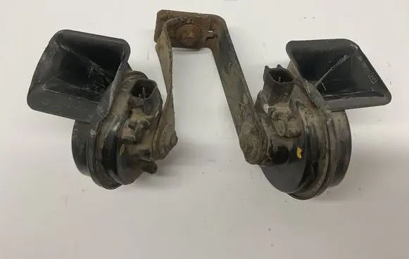 Jeep Cherokee III KJ Horn signal 703881157 E97073881157