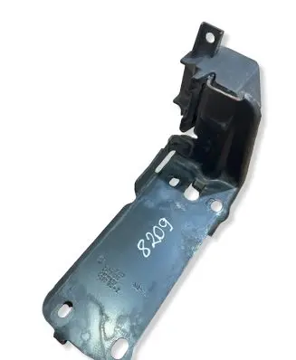 BMW 3 E90 E91 Radiator mount bracket 7117812