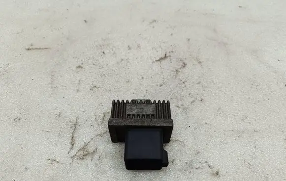 Suzuki Grand Vitara I Glow plug pre-heat relay BED712 7700115078