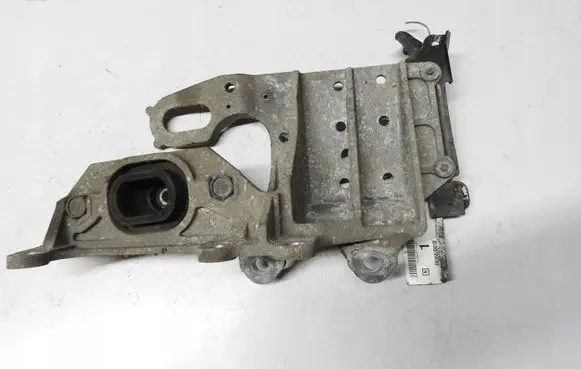 Nissan Qashqai Engine mounting bracket 76jhuty556ttr