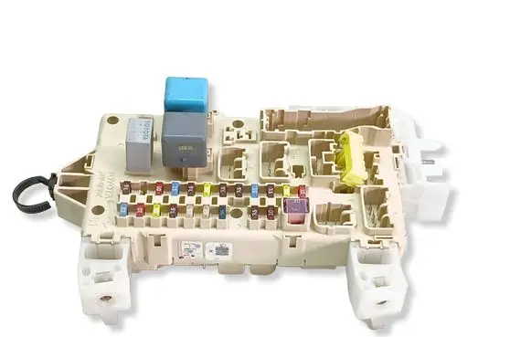 Toyota Corolla Verso E121 Fuse module 892210F010