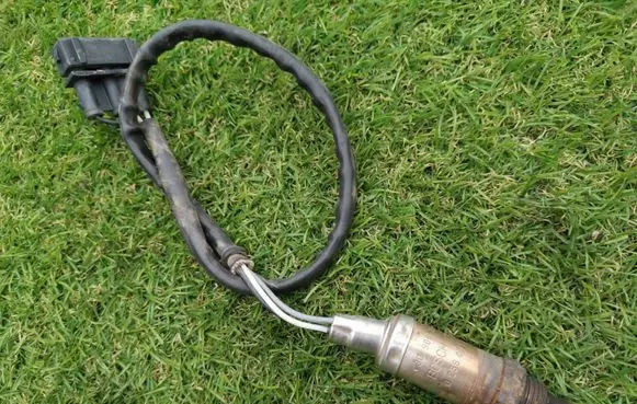 Volkswagen Golf III Lambda probe sensor 030906265T 0256003265