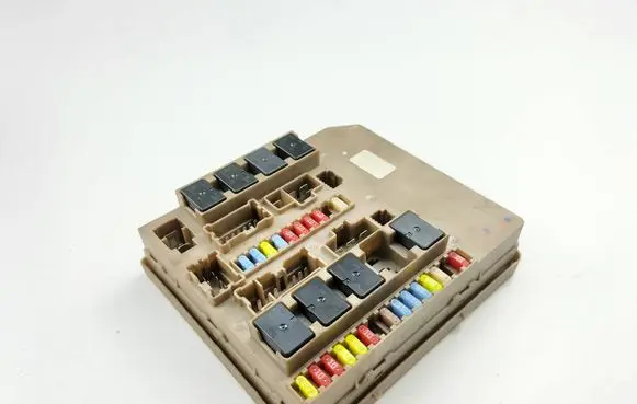 Renault Clio III Fuse module 674660A