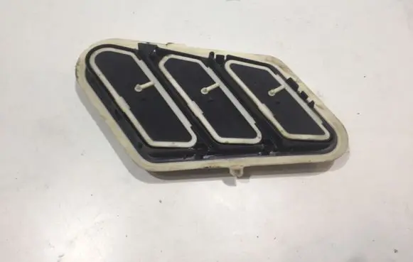 Peugeot Partner Quarter panel pressure vent 9818353980