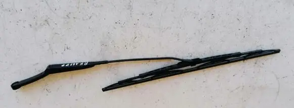 Audi A4 S4 B5 8D Front wiper blade arm 8D1955407