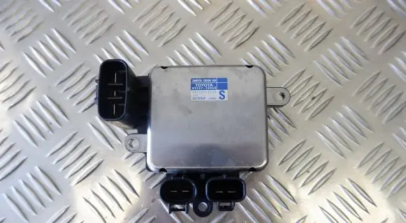 Lexus GS 300 350 430 450H Fan control module 8925730060 4993003290