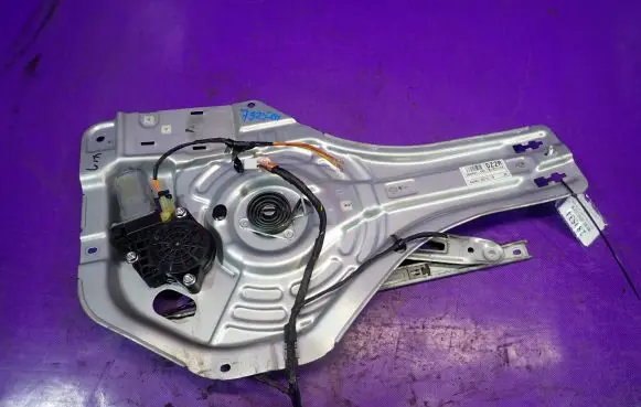 Hyundai Tucson JM Rear door window regulator with motor 834802E010