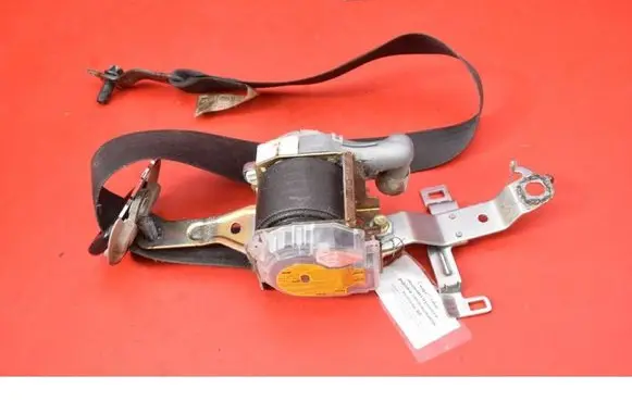 Subaru Legacy Front seatbelt G087917
