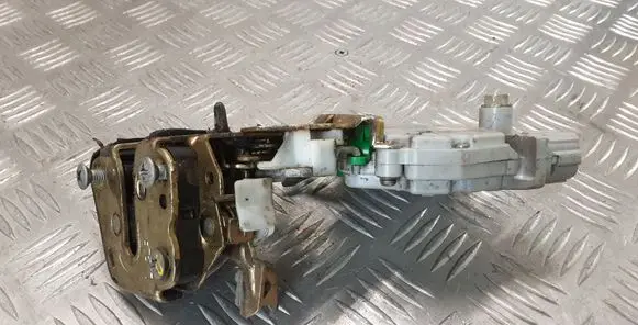 Nissan Terrano Rear door lock