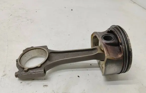 Dodge RAM Piston with connecting rod T5C142