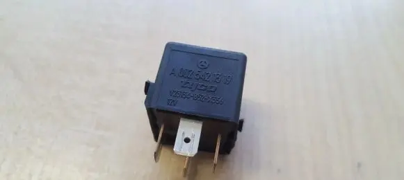 Mercedes-Benz S W220 Other relay a0025421319 v23134-b52-x336