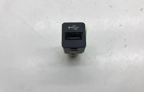 BMW 7 F01 F02 F03 F04 USB socket connector 9167196