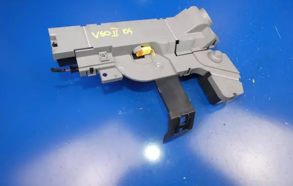 Volvo V60 Fuse module 32200086 F618B
