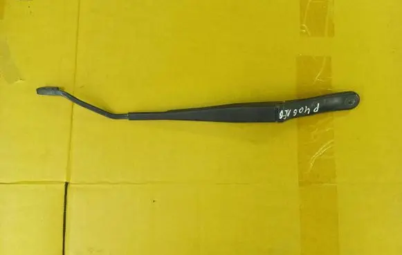 Peugeot 406 Front wiper blade arm