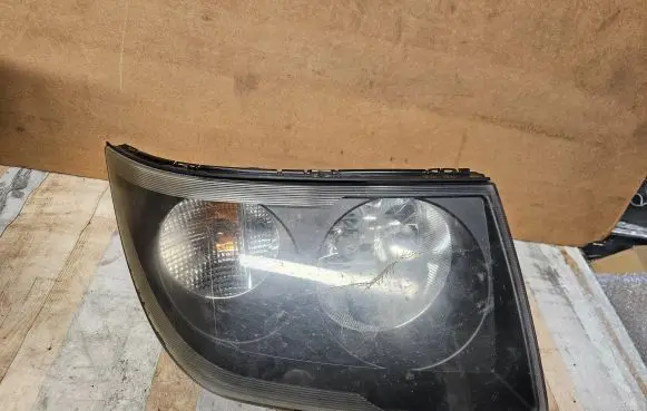 Volkswagen Crafter Headlight/headlamp 9068200061 2E1941015 1ER24701701