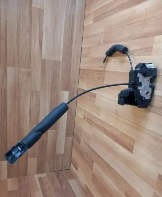 Renault Laguna III Rear door lock 825000001R